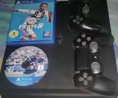 Ps4 pro 1tb 2 controllar 2 games good condition excellent working