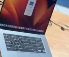 MACBOOK PRO (16 inches )2019 Ci9 9th gen 64/1tb ssd 4gb AMD PRO GRAPHICS