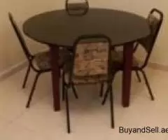 AED 250, 4 Seater Dining Table In Good Condition