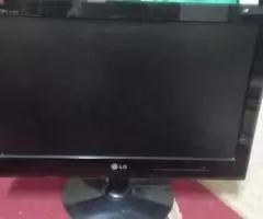 LG 19 INCH MONITOR