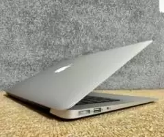 MACBOOK AIR