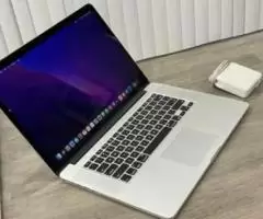 Apple Macbook